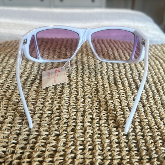 R.O.C Taiwan Lavender and White Sunglasses NWT - Picture 7 of 7